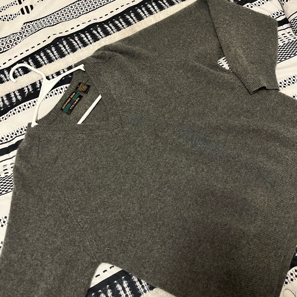 100% CASHMERE…Alexander Julian COLOURS sweater. Size Medium Mens! *up for grabs*